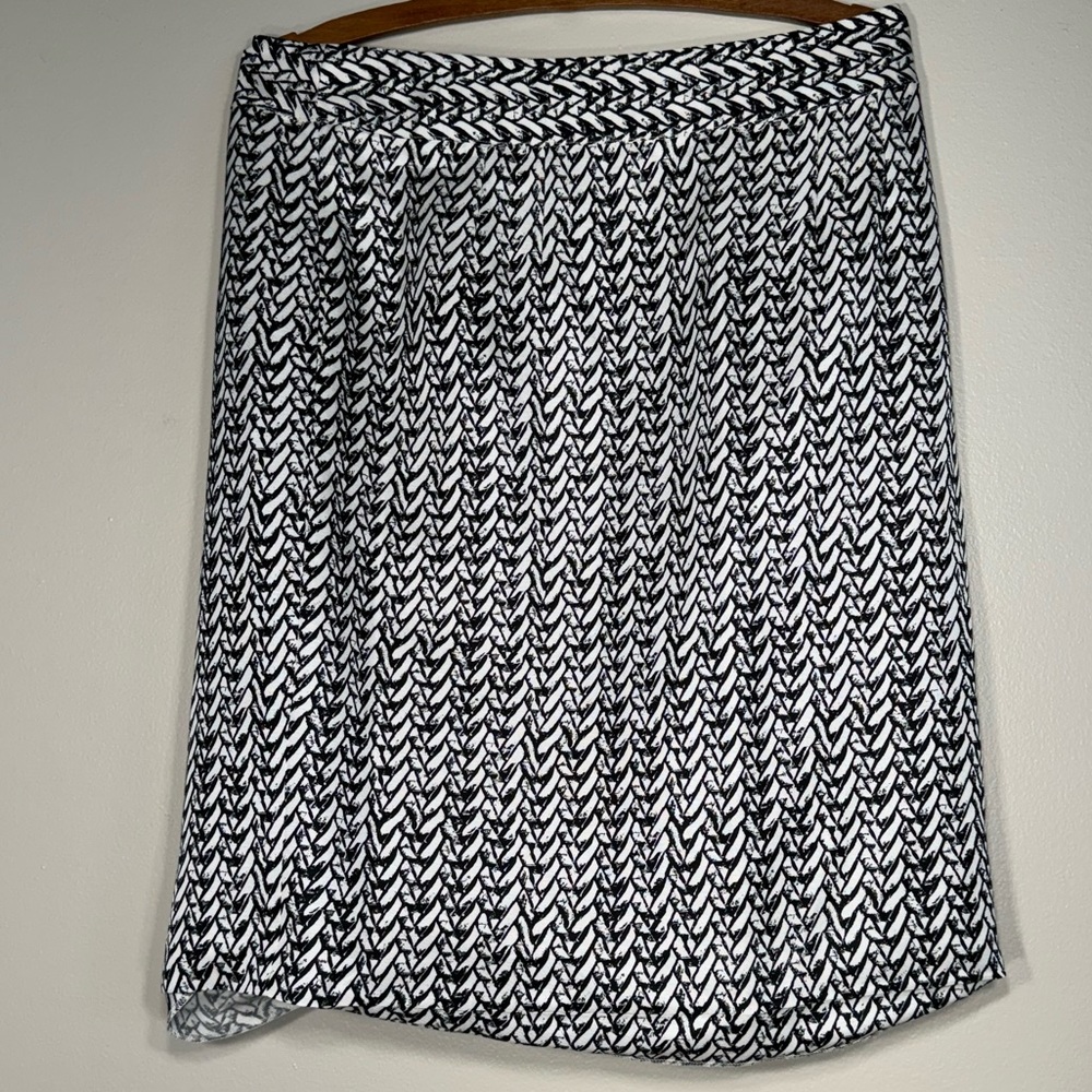 Banana Republic Black and White Herringbone Lined Pencil Skirt Size 10